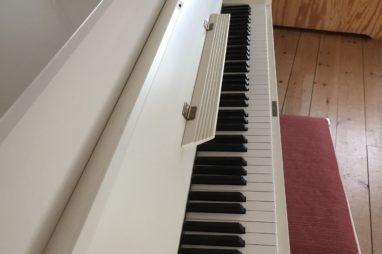 Skolan tackar för pianot!